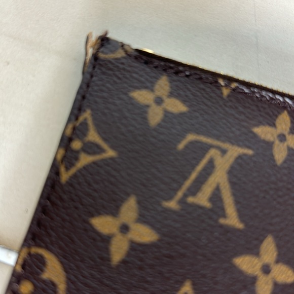 Louis Vuitton Neverfull Monogram Pouch - Picture 4 of 11
